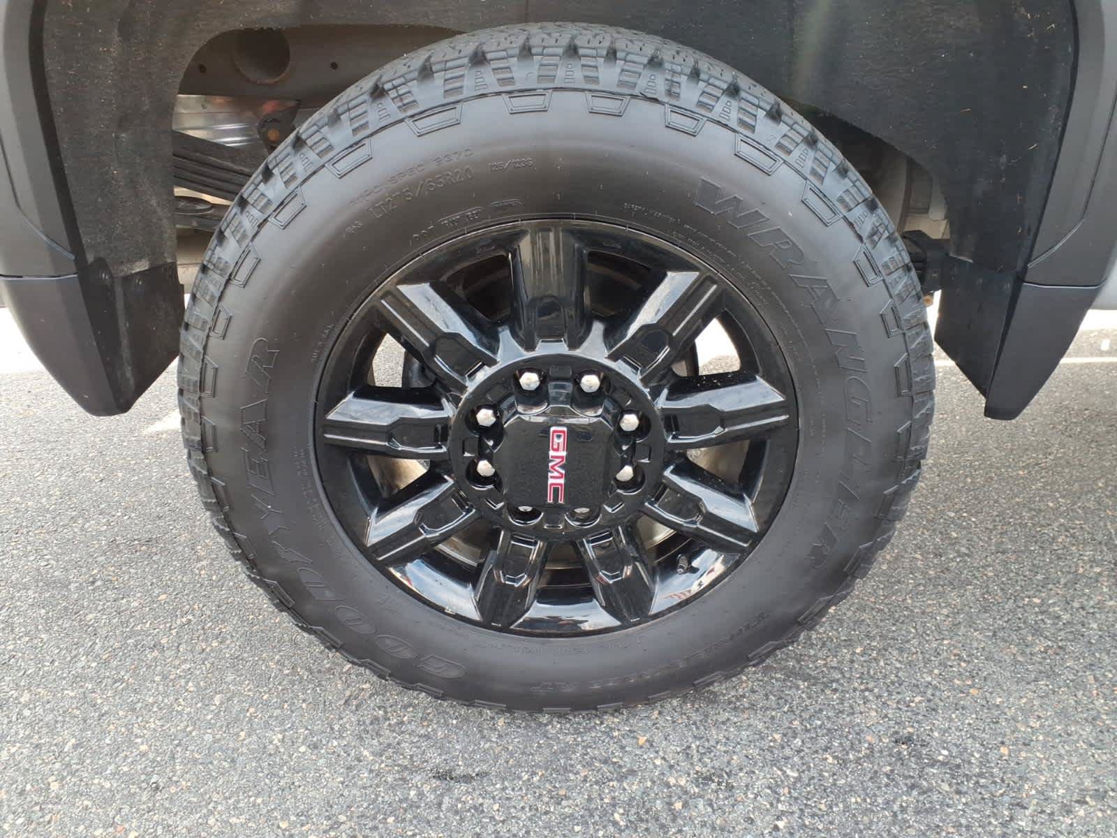 Used 2025 GMC Sierra 2500 AT4 w/ AT4 Premium Plus Package AWD/4WD image 8