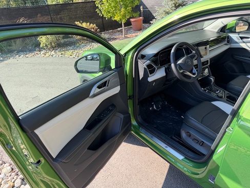 New 2025 Volkswagen Taos SEL image 19