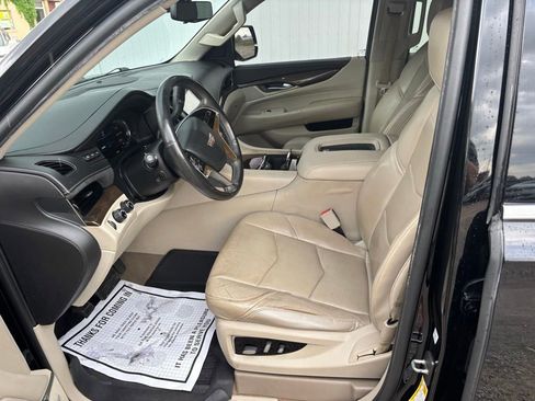 Used 2018 Cadillac Escalade ESV Luxury AWD/4WD image 10