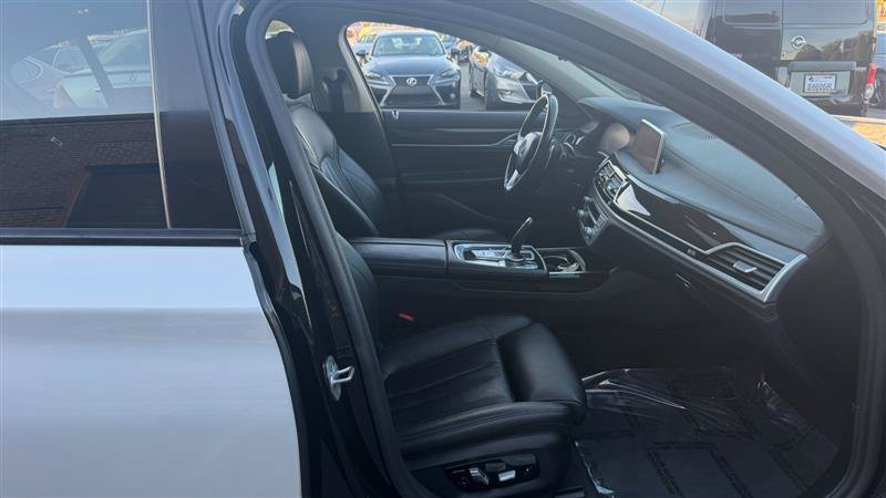 Used 2021 BMW 740i xDrive AWD/4WD image 13