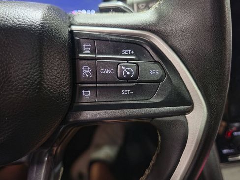 Used 2023 Jeep Grand Cherokee Altitude AWD/4WD image 29