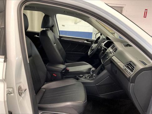 Used 2022 Volkswagen Tiguan SE AWD/4WD image 11
