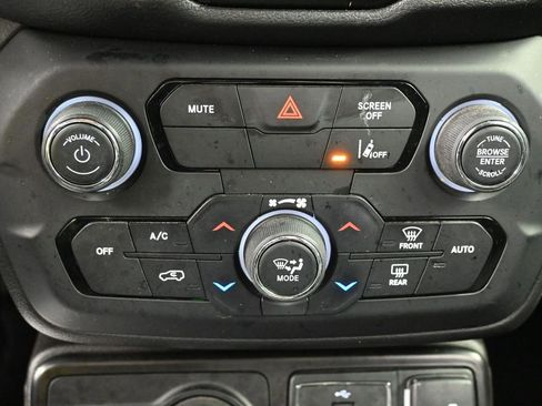 Used 2022 Jeep Renegade Latitude image 25