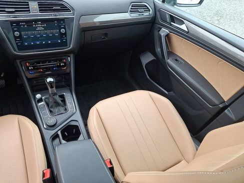 Certified 2024 Volkswagen Tiguan SE image 16