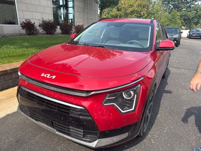 Used 2023 Kia Niro EX Touring FWD image 2