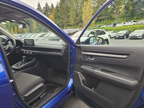 Used 2025 Honda CR-V LX image 12