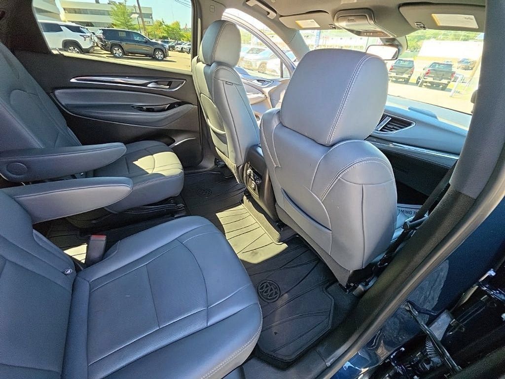 Used 2023 Buick Enclave Essence AWD/4WD image 27