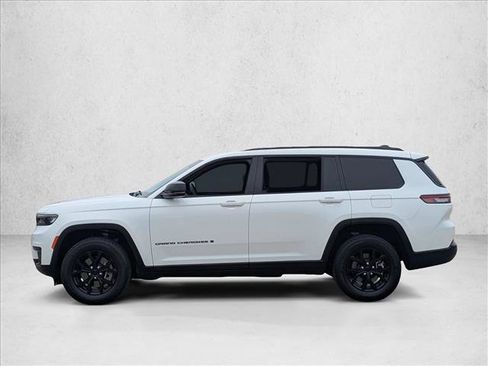 Used 2024 Jeep Grand Cherokee L Altitude RWD image 9