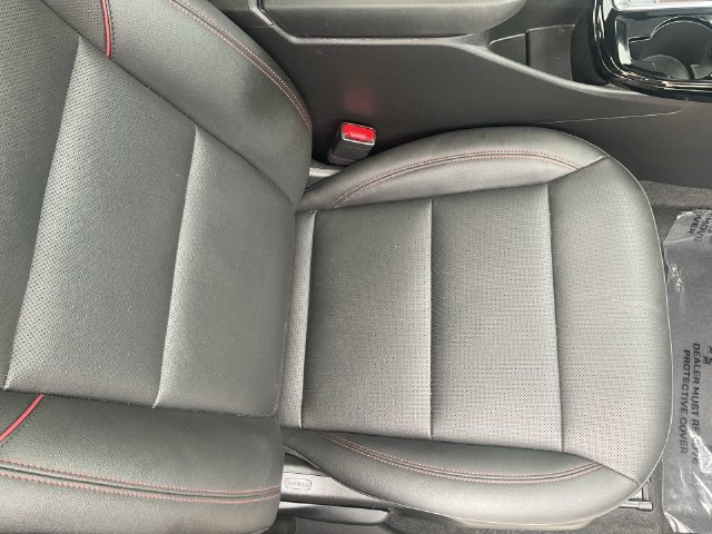 Certified 2025 Chevrolet Trax RS w/ Sunroof Package FWD image 28