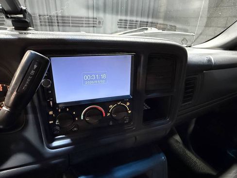 Used 2002 Chevrolet Avalanche 1500 4dr 4WD Crew Cab SB w/ Off-Road Suspension Pkg image 18