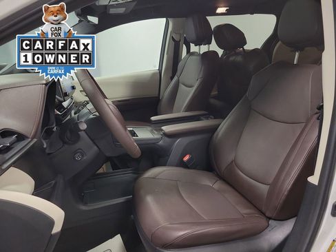 Used 2024 Toyota Sienna Platinum image 13