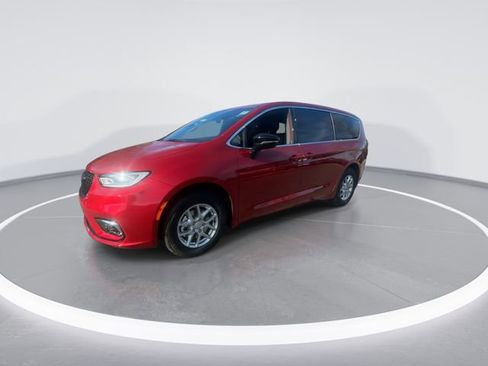 New 2026 Chrysler Pacifica Select image 4
