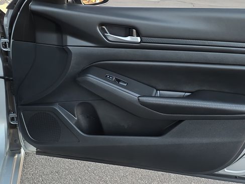 Used 2024 Nissan Altima 2.5 SV image 29