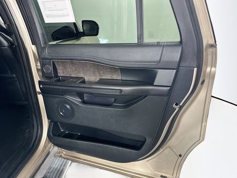 Used 2020 Ford Expedition Max Limited image 32