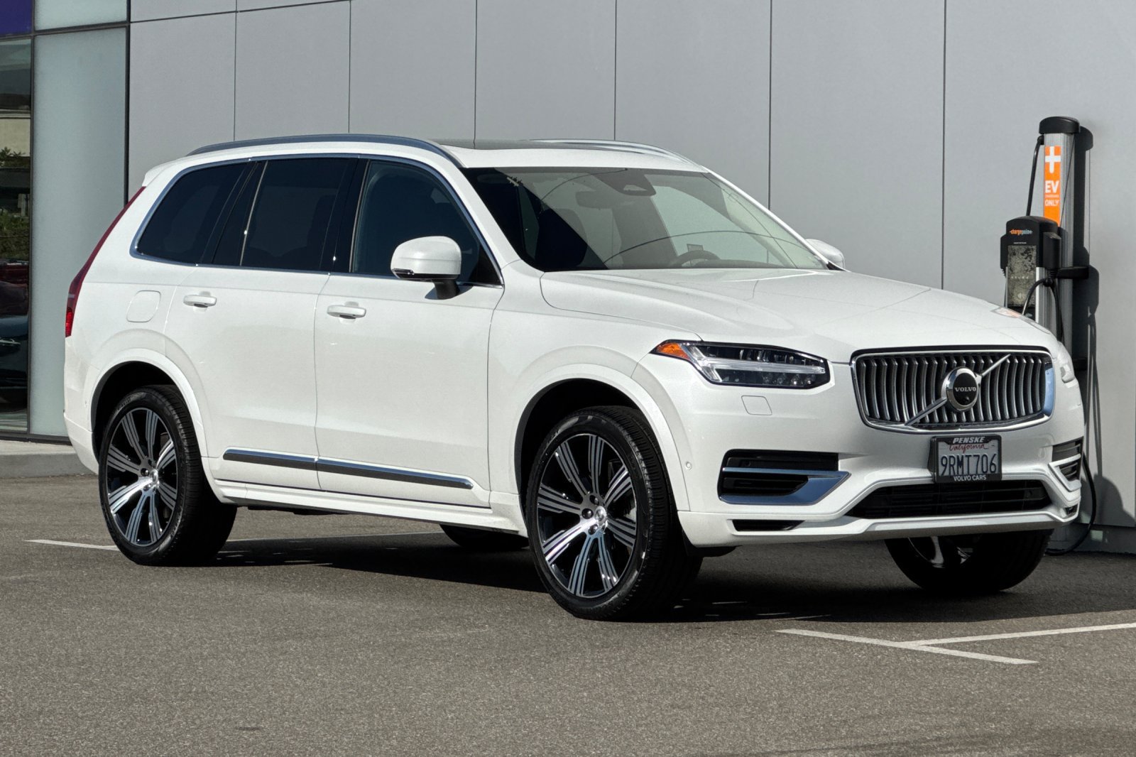 Used 2025 Volvo XC90 T8 Plus AWD/4WD image 7