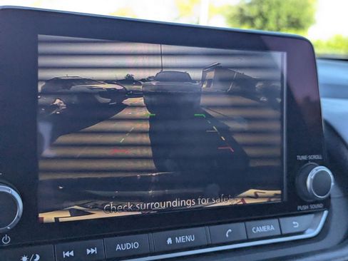 Certified 2025 Nissan Rogue SV FWD image 33