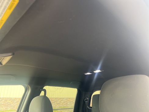 Used 2019 Nissan Titan SV w/ SV Convenience Package image 13