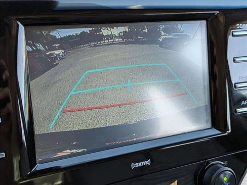 Used 2020 Toyota Camry SE image 13