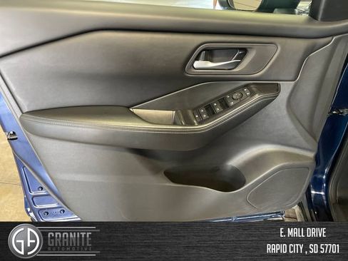 Used 2025 Nissan Rogue SV AWD/4WD image 10