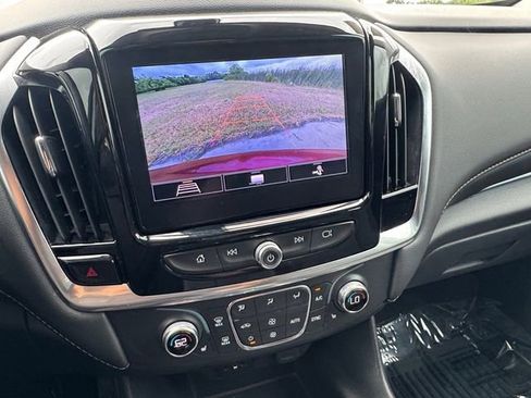Used 2021 Chevrolet Traverse LT FWD image 9