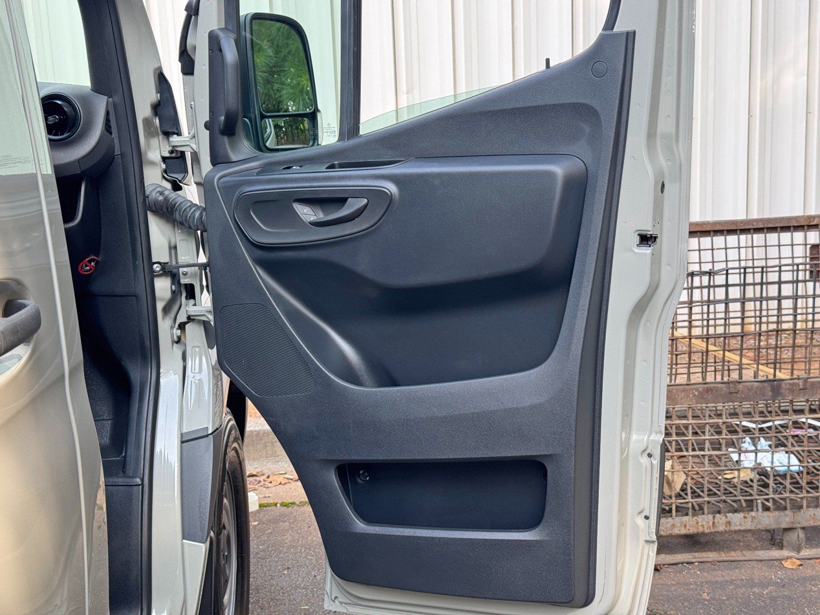 Used 2022 Mercedes-Benz Sprinter 2500 image 38