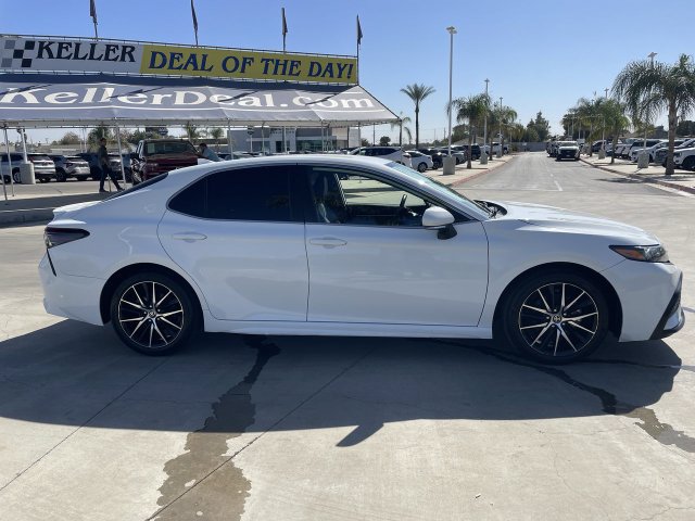Used 2024 Toyota Camry SE FWD image 9
