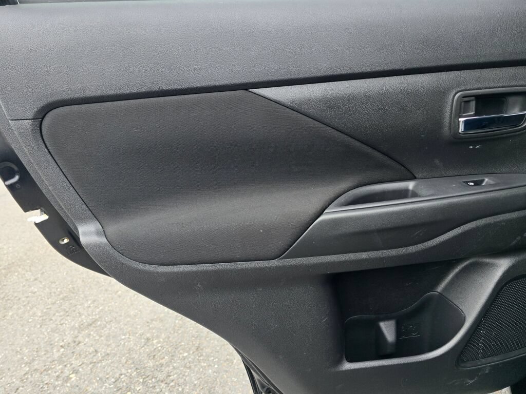Used 2018 Mitsubishi Outlander ES FWD image 17