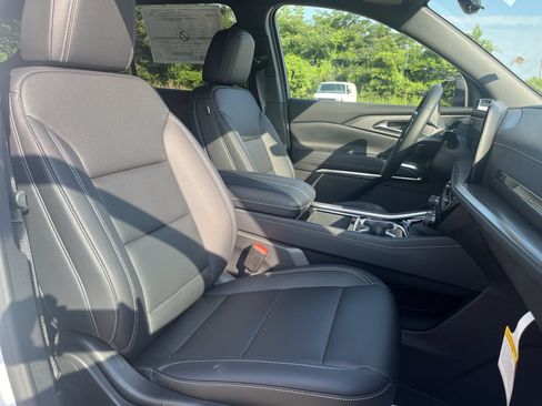 New 2026 Chevrolet Traverse LT w/ Midnight/Sport Edition FWD image 27