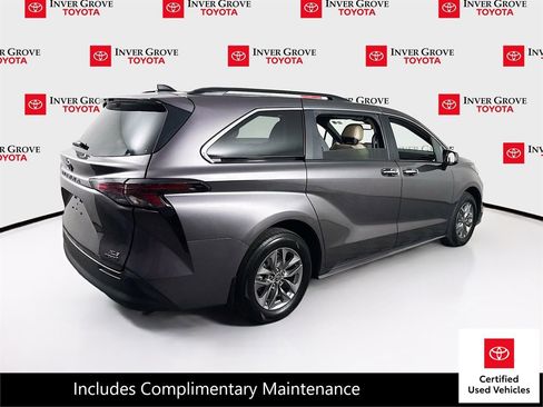 Certified 2024 Toyota Sienna XLE FWD image 5