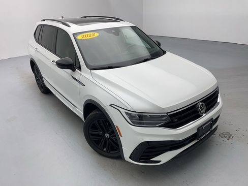Used 2022 Volkswagen Tiguan SE R-Line image 2
