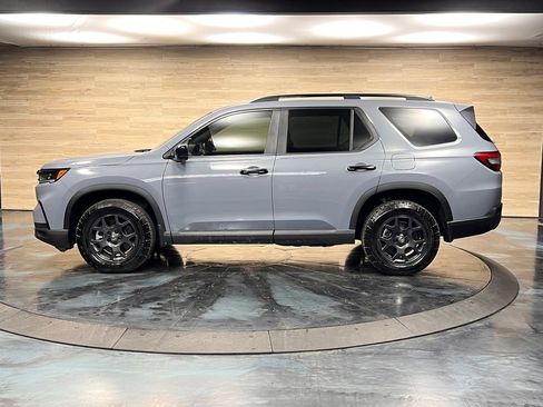 Used 2025 Honda Pilot TrailSport image 19