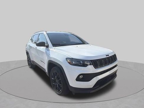 Used 2025 Jeep Compass Latitude w/ Convenience Group AWD/4WD image 7