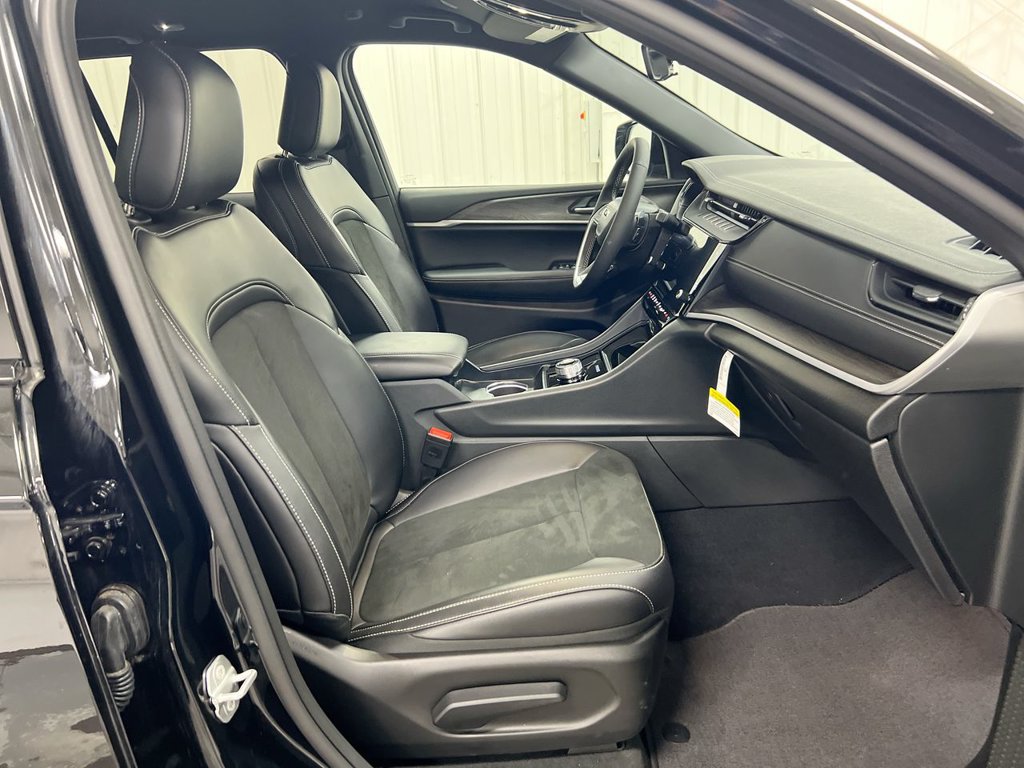 New 2026 Jeep Grand Cherokee Altitude RWD image 22