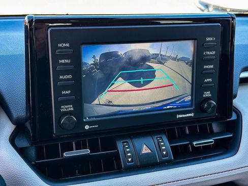 Used 2020 Toyota RAV4 XLE Premium image 16