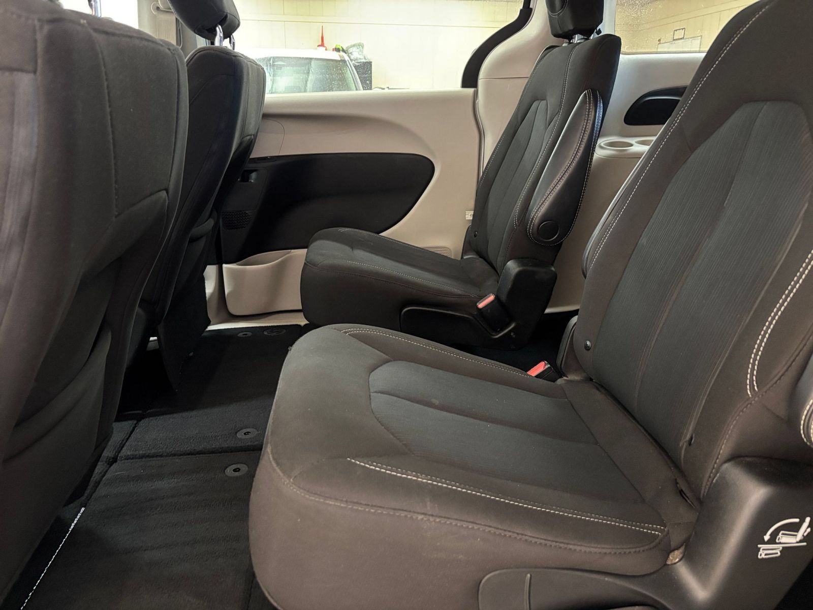 Used 2023 Chrysler Voyager LX FWD image 27