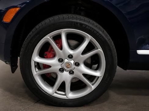 Used 2005 Porsche Cayenne Turbo AWD/4WD image 10