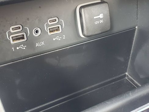 Used 2025 Jeep Grand Cherokee Limited AWD/4WD image 19