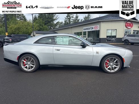 Used 2024 Dodge Charger Daytona Scat Pack w/ Plus Group AWD/4WD image 5
