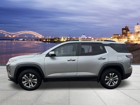 Used 2025 Chevrolet Equinox LT w/ Convenience Package II image 2