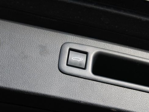 Used 2023 Toyota Highlander XSE image 28