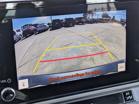 Used 2025 Toyota Camry SE image 21