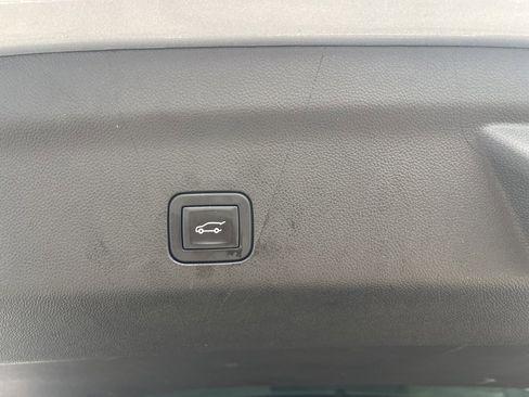 Certified 2025 Chevrolet Tahoe Premier image 16