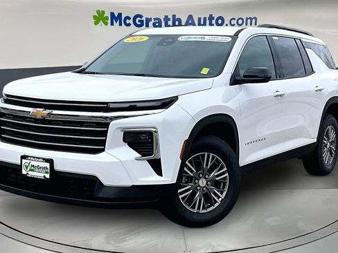 Used 2026 Chevrolet Traverse LT AWD/4WD image 3