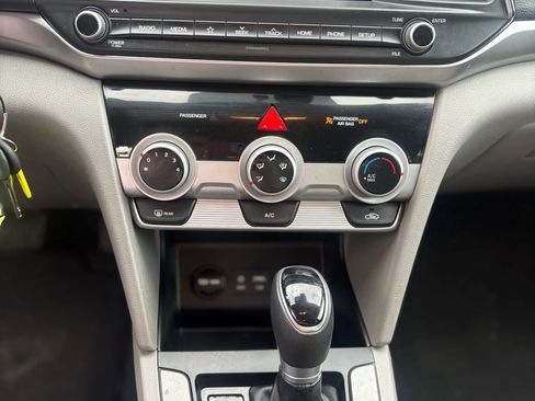 Used 2019 Hyundai Elantra SEL image 30