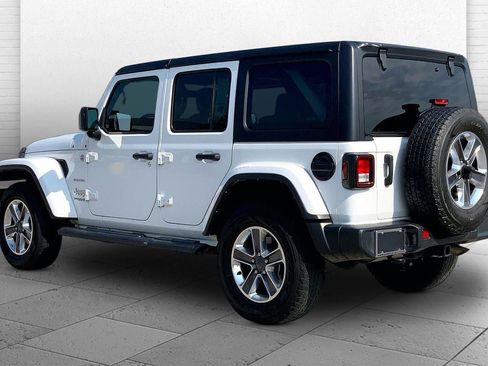 Used 2022 Jeep Wrangler Unlimited Sahara w/ Cold Weather Group AWD/4WD image 9