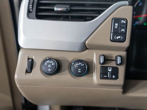 Used 2018 GMC Yukon SLT w/ Open Road Package AWD/4WD image 25