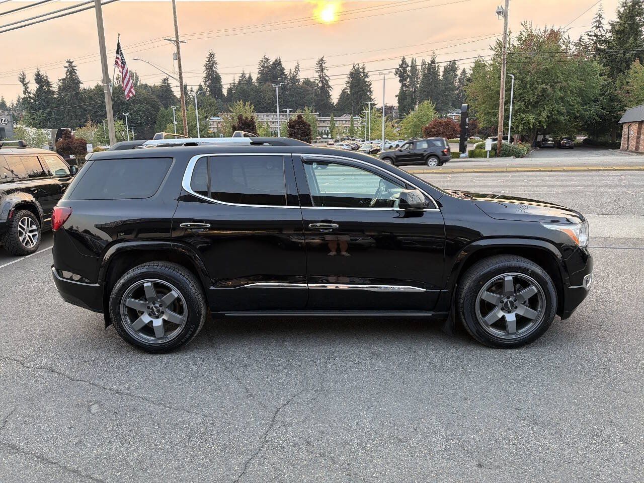 Used 2017 GMC Acadia Denali AWD/4WD image 10