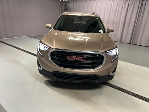 Used 2018 GMC Terrain SLE w/ Driver Convenience Package image 2