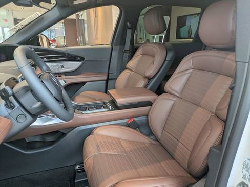 New 2026 Lincoln Nautilus Reserve image 18