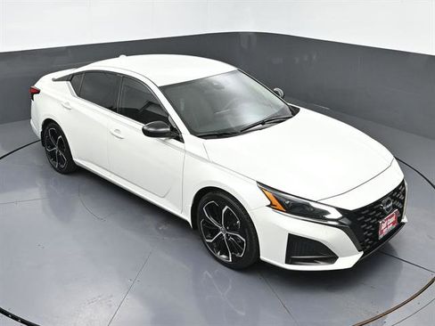 Used 2025 Nissan Altima 2.5 SR image 34